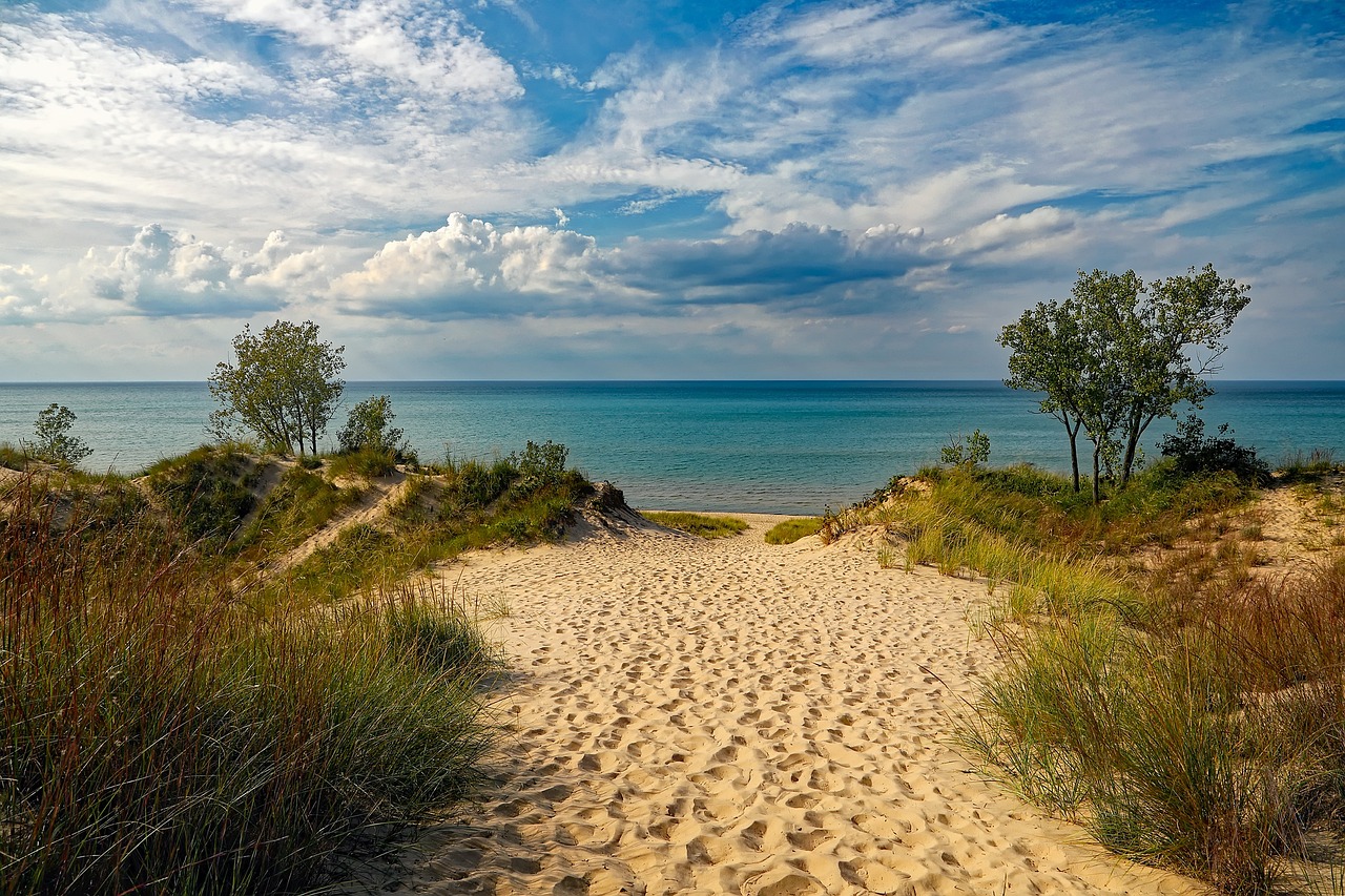 Featured image for “Outdoor Wedding Photo Booth Tips for West Michigan Lakeshore Venues | The Memory Co.”